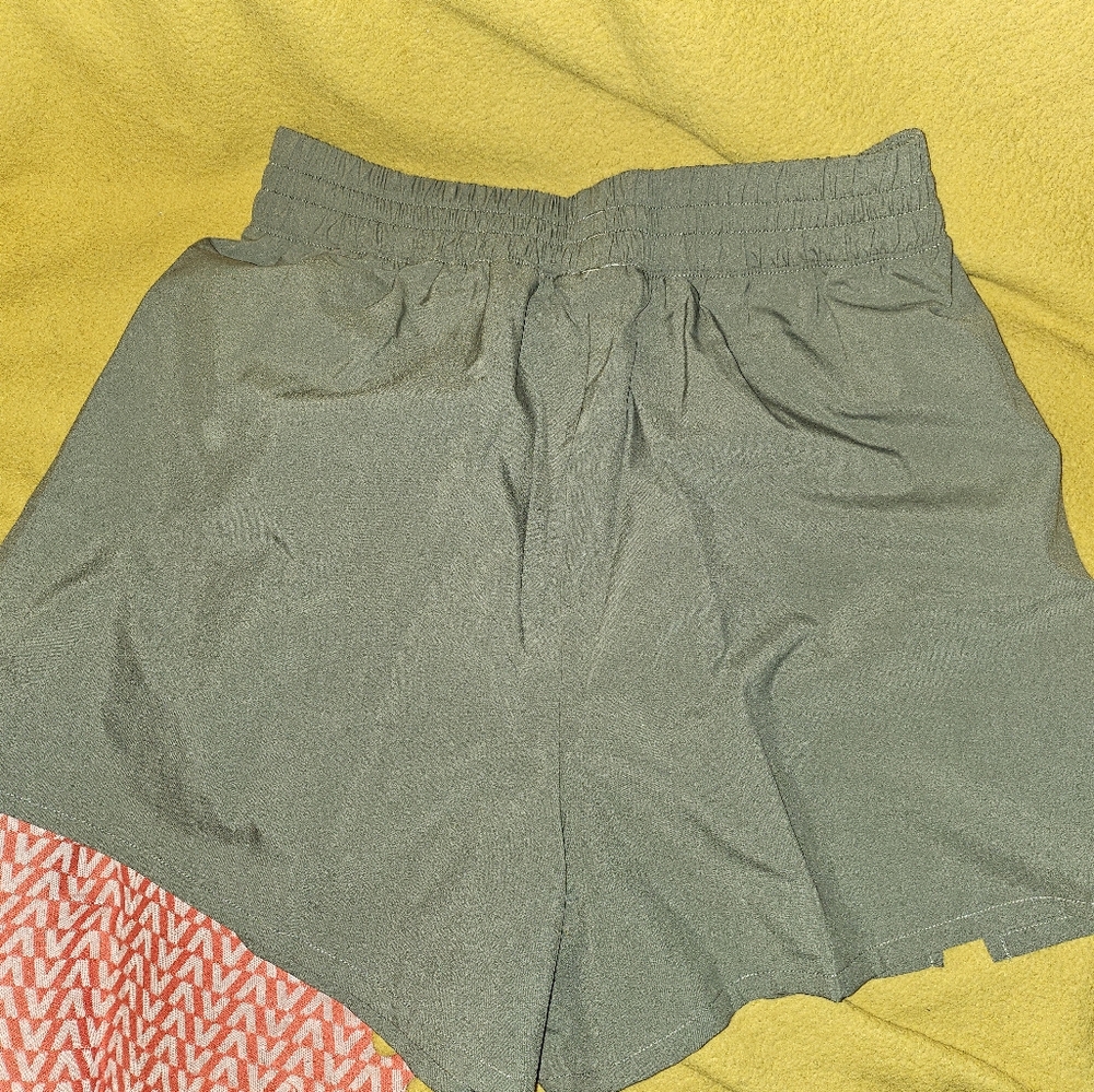 Gymshark Pintuck Shorts - Base Green - Picture 3 of 4